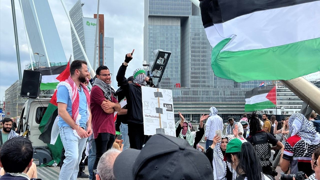 Hollanda'da Filistin İçin Büyük Destek Gösterisi