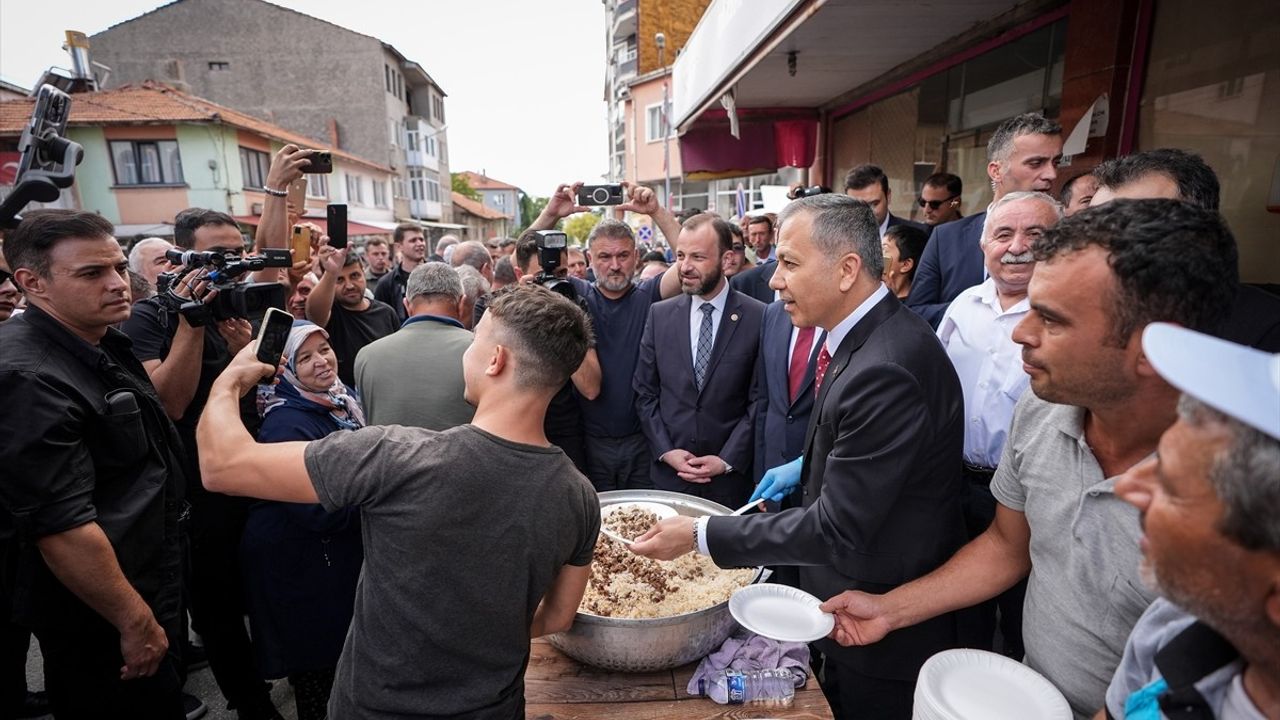 İçişleri Bakanı Yerlikaya, Kütahya'da Esnafı Ziyaret Etti