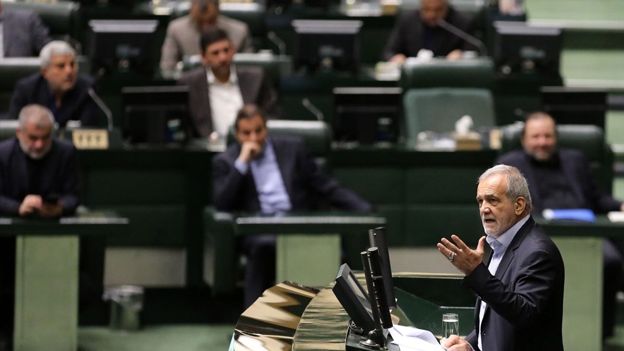 İran Cumhurbaşkanı Pezeşkiyan Ekonomik Zorlukları ve Adalet Vurgusunu Ön Plana Çıkardı