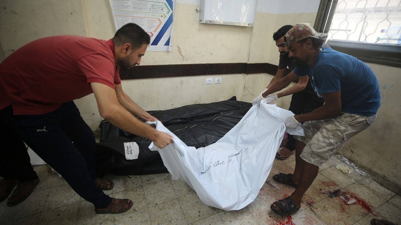 İsrail'in Nusayrat Mülteci Kampı'ndaki Bombardımanı: 4 Filistinli Hayatını Kaybetti