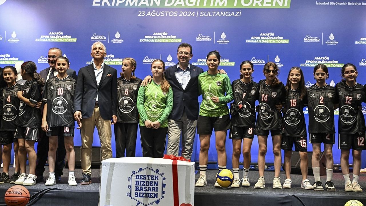 İstanbul Amatör Spor Kulüplerine Ekipman Desteği Sağlıyor