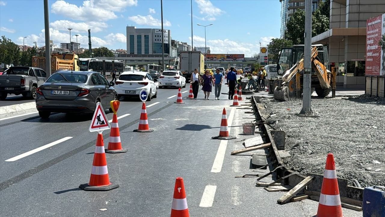 İstanbul D-100 Karayolu'nda Yapılan Çalışmalar Trafik Akışını Olumsuz Etkiliyor