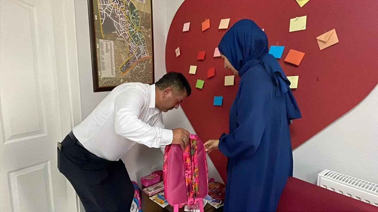 İstanbul'da 1200 Öğrenciyi Sevindiren Geleneksel Yardım Kampanyası