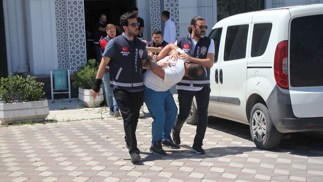 İstanbul’da Tırlarla Hırsızlık Yapan 6 Zanlı Yakalandı