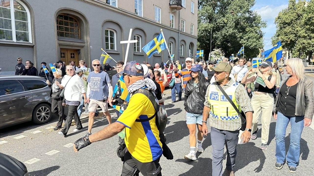 İsveç'te Aşırı Sağcı Gösteri ve Karşıt Protesto