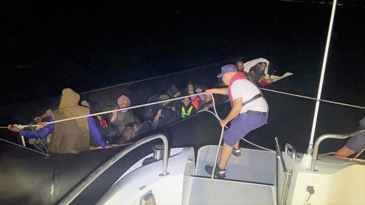 İzmir Açıklarında Düzensiz Göçmen Yakalandı