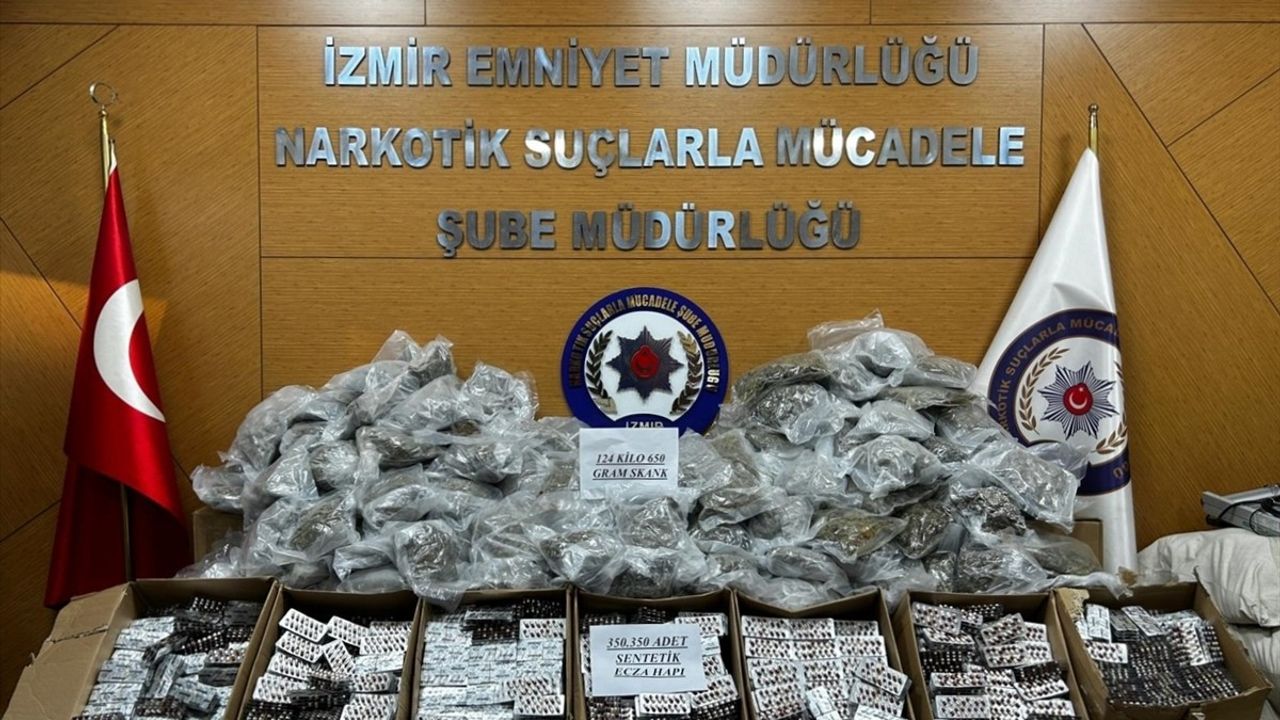İzmir'de Büyük Uyuşturucu Operasyonu: 124 Kilogram Esrar ve 350 Bin Sentetik Ecza Ele Geçirildi