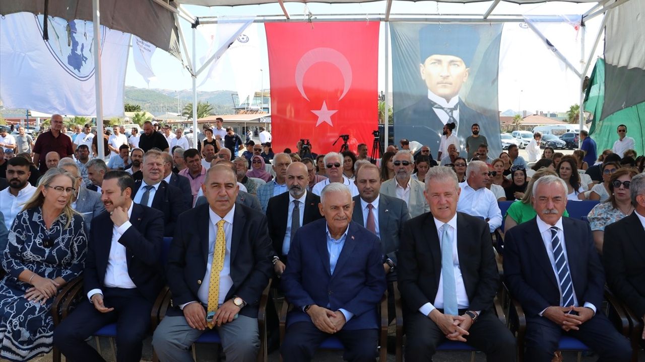 İzmir'de Su Ürünleri Av Sezonu Törenle Açıldı