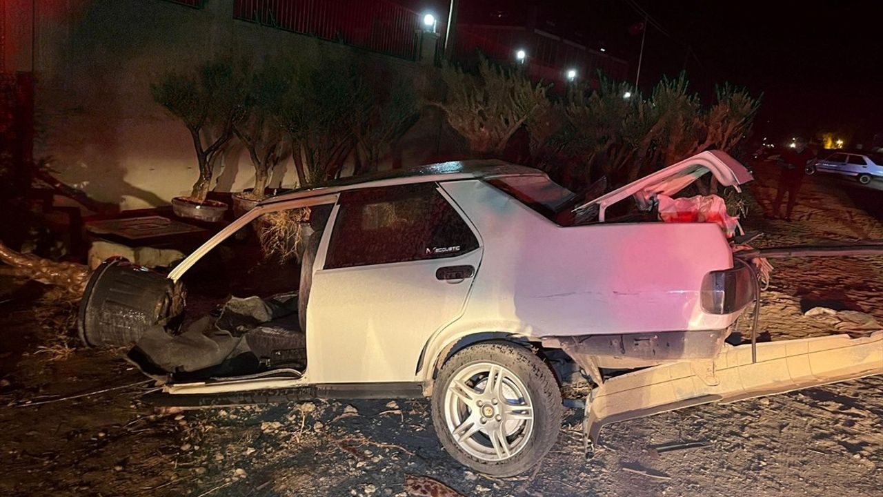 İzmir'de Trafik Kazası: 5 Yaralı