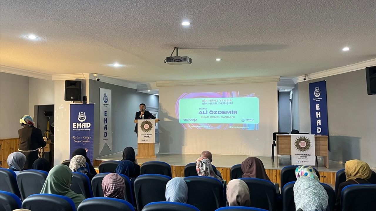 Kadın Hafızlar Staj ve Kariyer Eğitim Programı'nda Buluştu