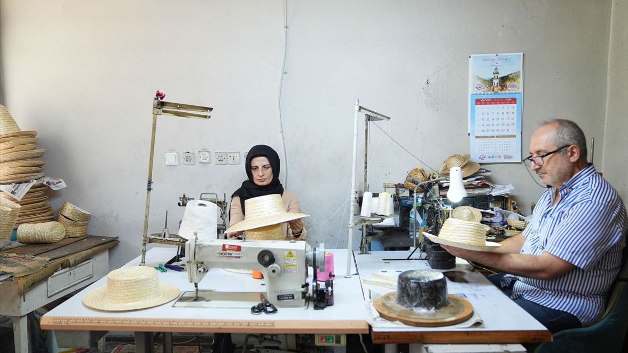 Kadınların Emekleriyle Çavdar Şapkalar ve Çantalar Üretiyor