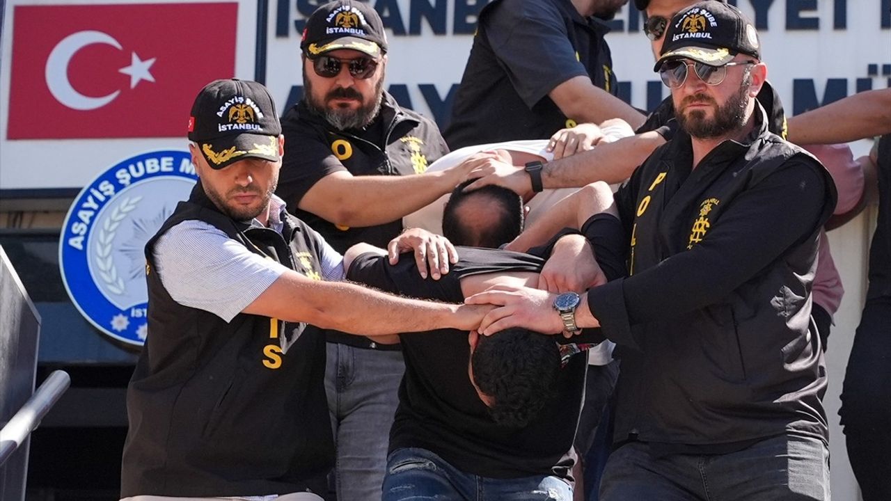 Kağıthane'de Silahlı Saldırı Sonrası 4 Zanlı Adliyeye Sevk Edildi