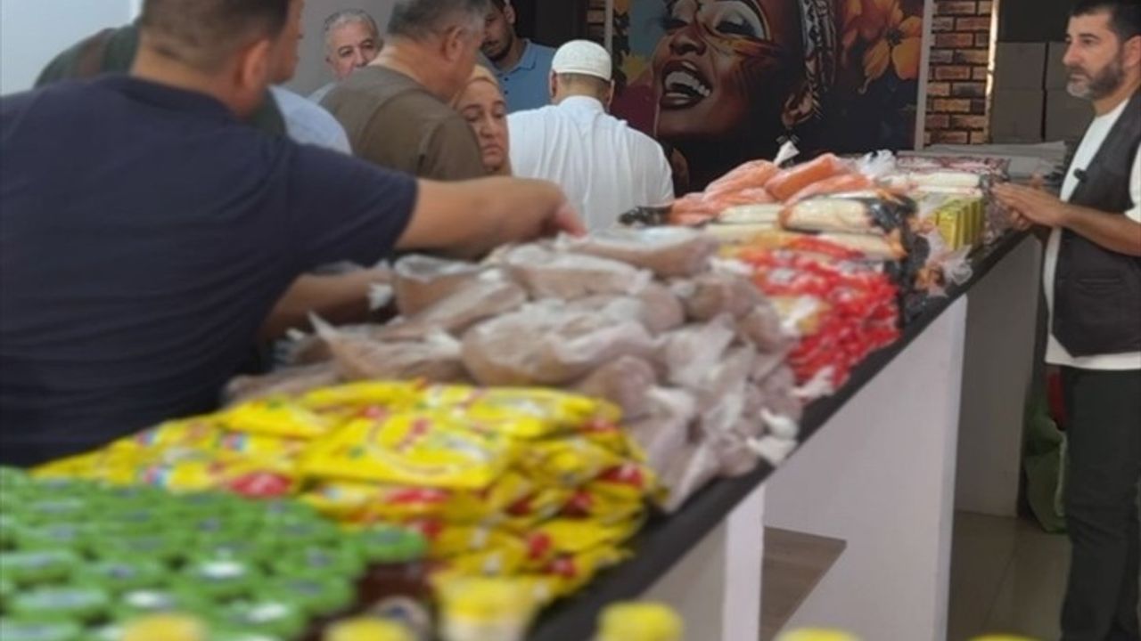 Kahire'de Filistinli Ailelere Destek: Yeni Lojistik Merkezi Açıldı