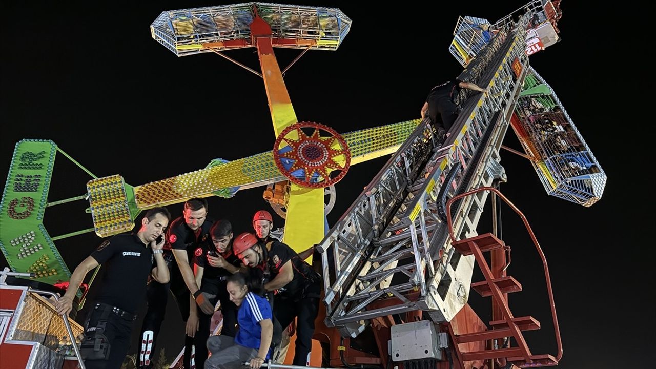Kahramanmaraş'ta Lunaparkta Mahsur Kalan 23 Kişi Kurtarıldı