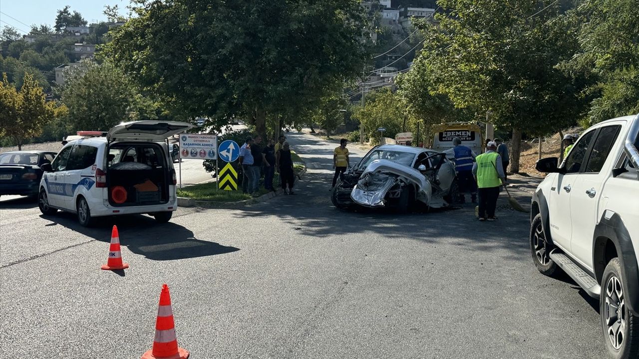 Kahramanmaraş'ta Trafik Kazası: 4 Yaralı