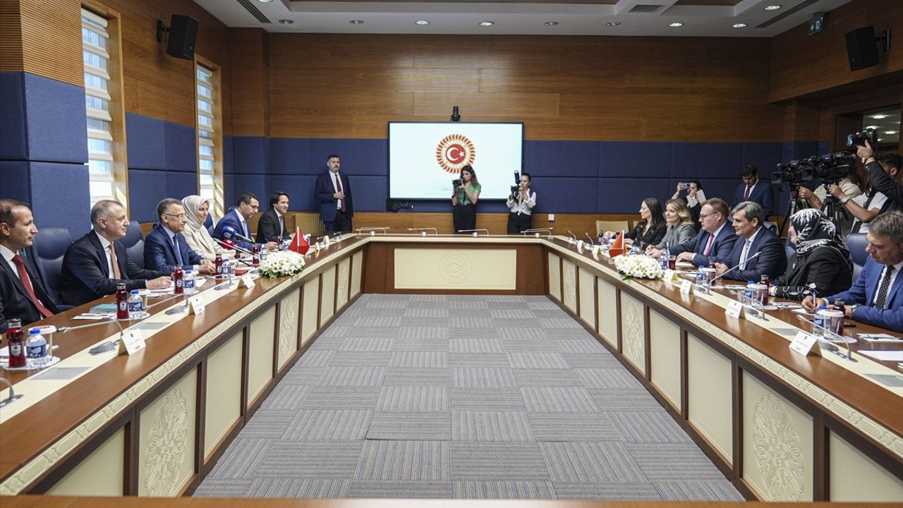 Karadağ Dışişleri Bakanı ile İkili İlişkiler Geliştiriliyor