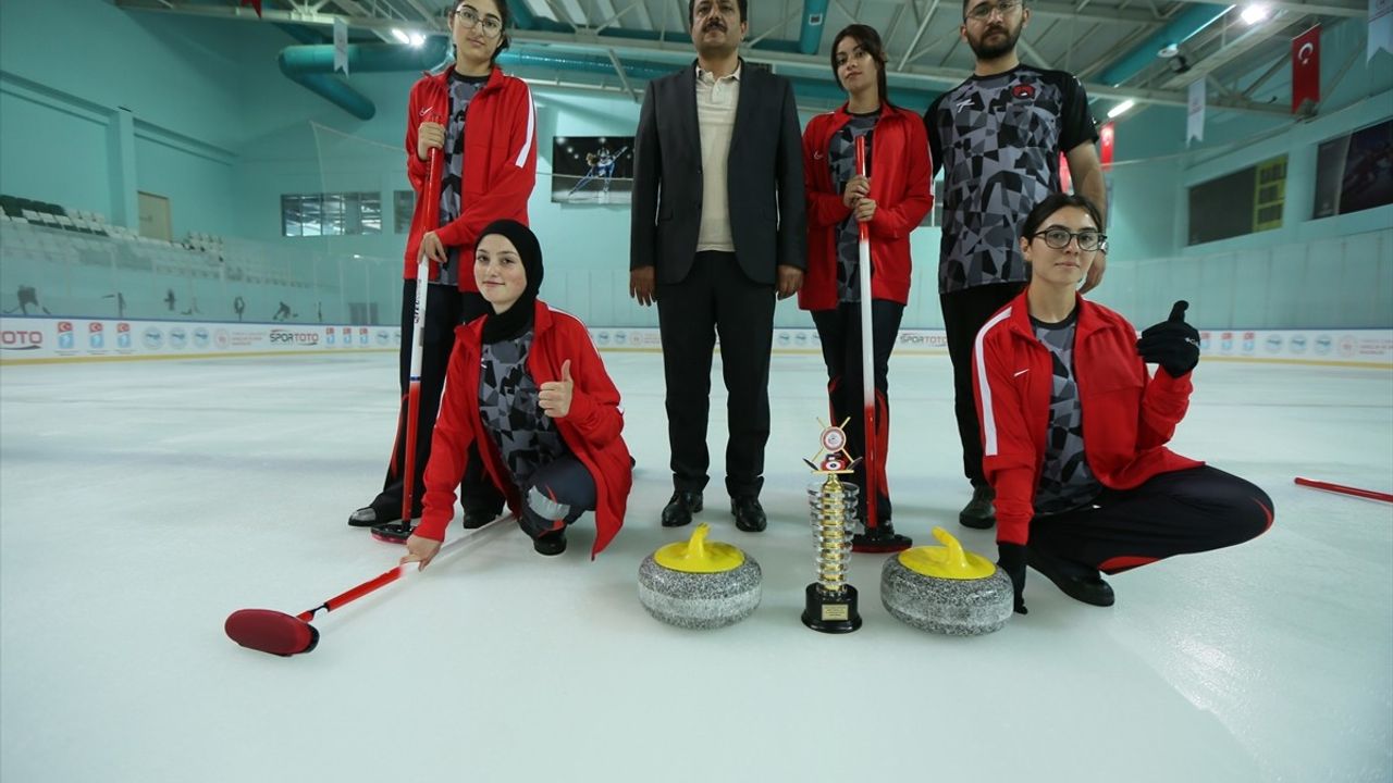 Kars'ta Kızlar Curling'de Zirveye Yürüyor