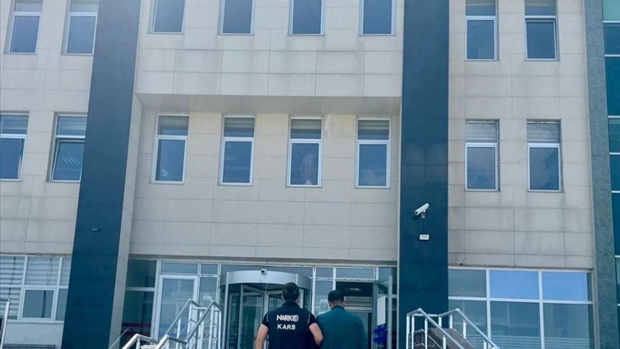 Kars'ta Sokak Satıcılarına Yönelik Uyuşturucu Operasyonu: 1 Tutuklama