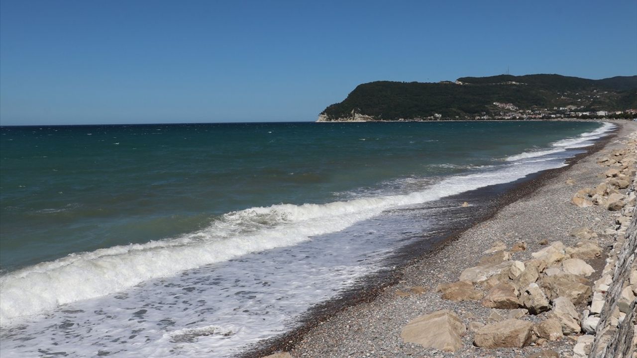 Kastamonu'da Batan Teknedeki Kayıplar İçin Arama Çalışmaları Devam Ediyor
