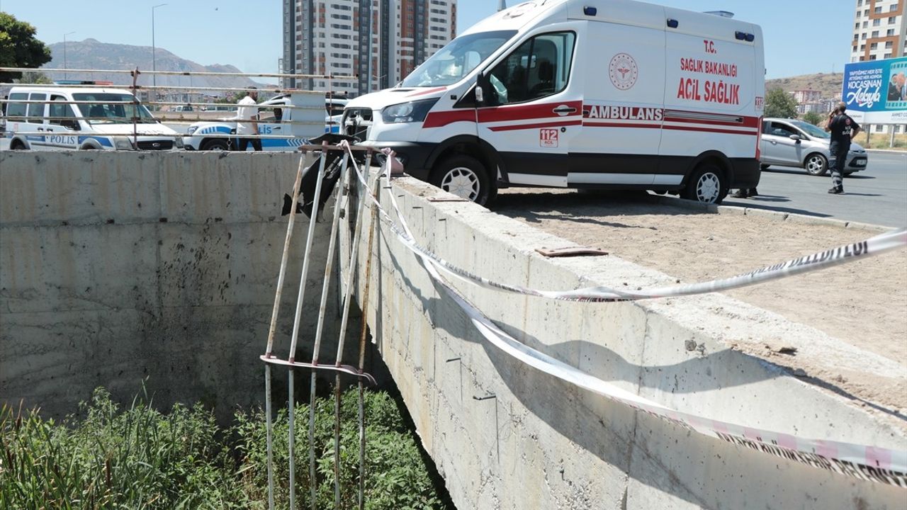 Kayseri'de Ambulans ve Otomobil Çarpıştı: 6 Yaralı