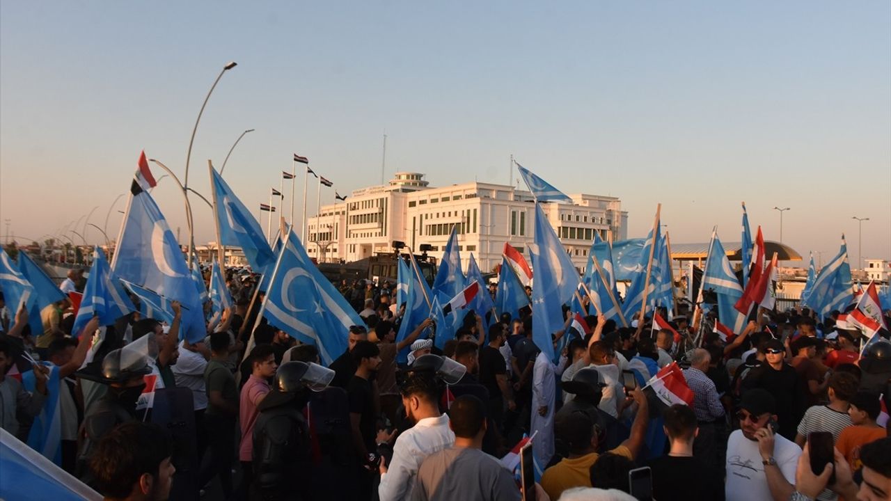 Kerkük'te Türkmenlerden Valilik Seçimine Tepki Gösterisi