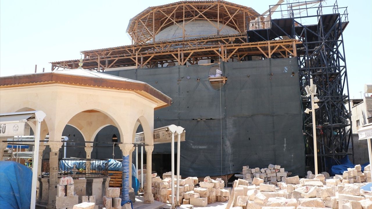 Kilis'teki Tarihi Camilerde Restorasyon Çalışmaları Devam Ediyor