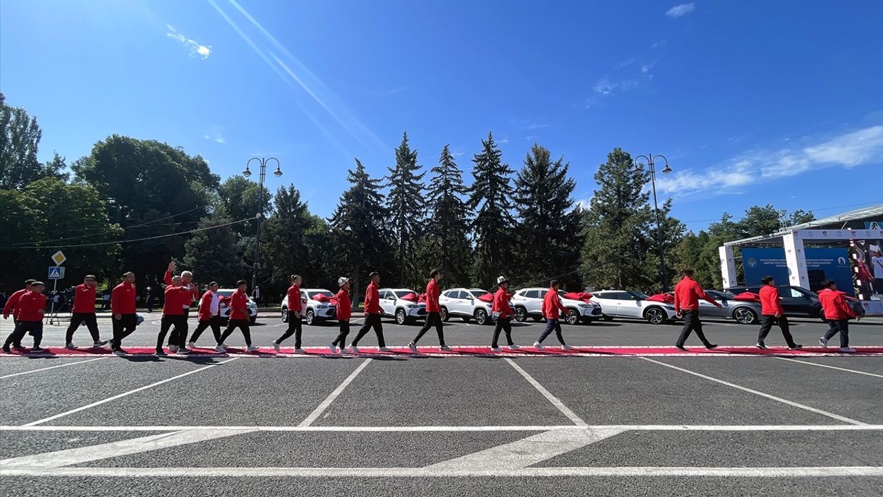 Kırgızistan Cumhurbaşkanı Caparov'dan Olimpiyat Kahramanlarına Tebrik