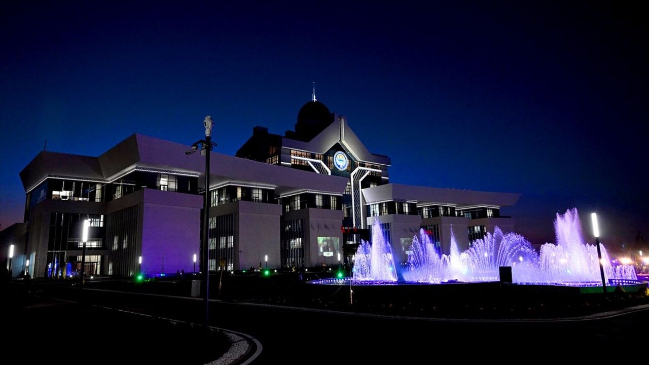 Kırgızistan'da Yeni Cumhurbaşkanlığı İdari Binasının Açılışı Gerçekleşti