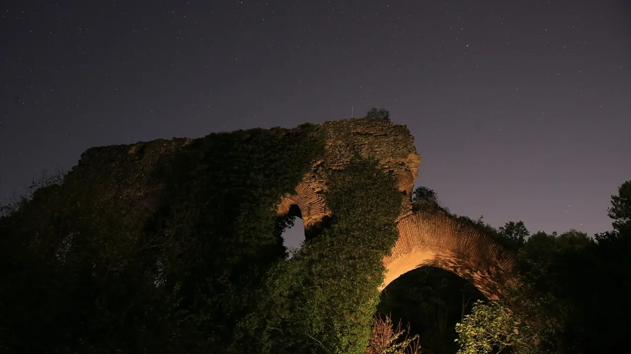 Kocaeli'de Perseid Meteor Yağmuru Antik Su Kemerinde Gözlemlendi