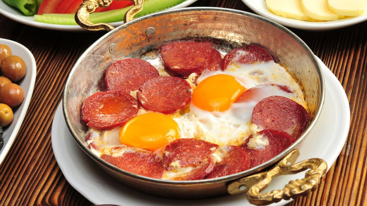 Kuruyan Sucukla Vedalaşın: Yumuşak Sucuk Pişirmenin İpuçları