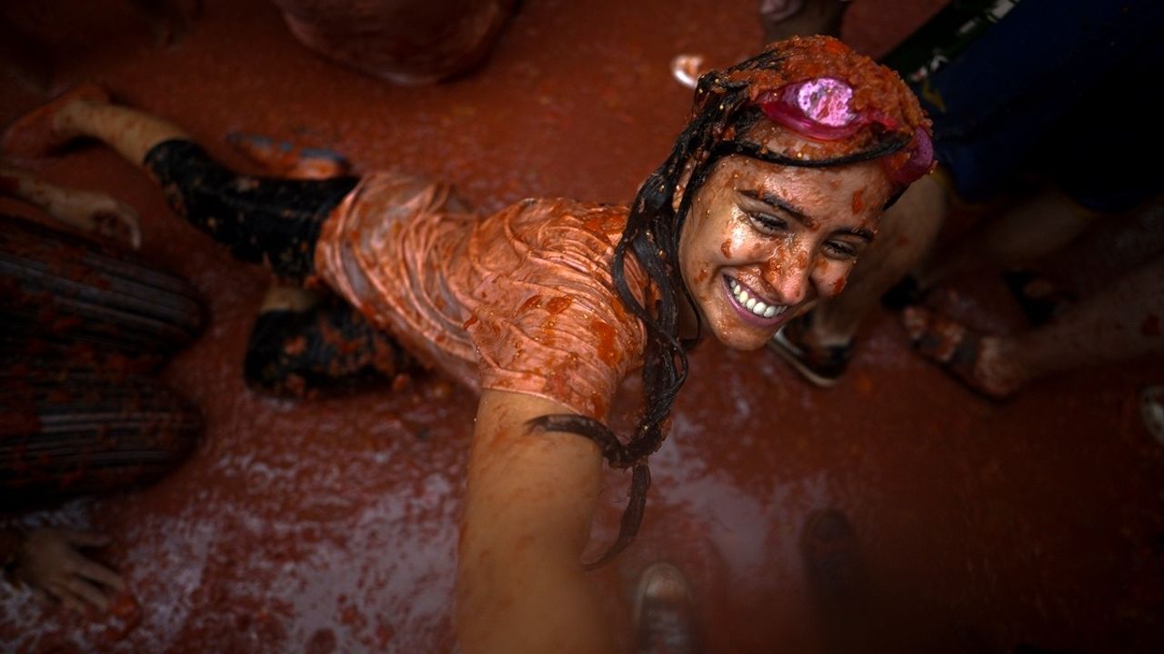 La Tomatina Festivali 120 Ton Domatesle Coştu