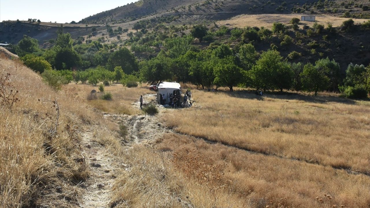 Malatya'da Yolcu Otobüsü Devrildi: 22 Yaralı