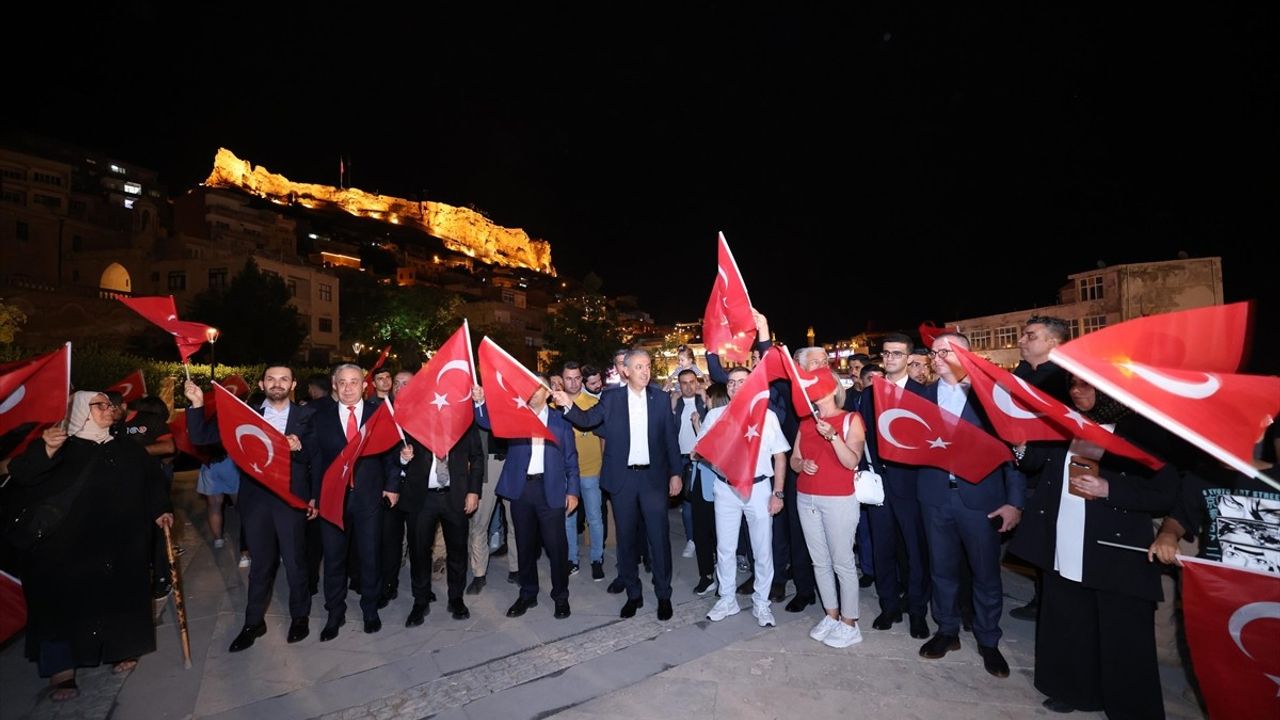 Mardin'de 30 Ağustos Zafer Bayramı'nda Coşkulu Fener Alayı