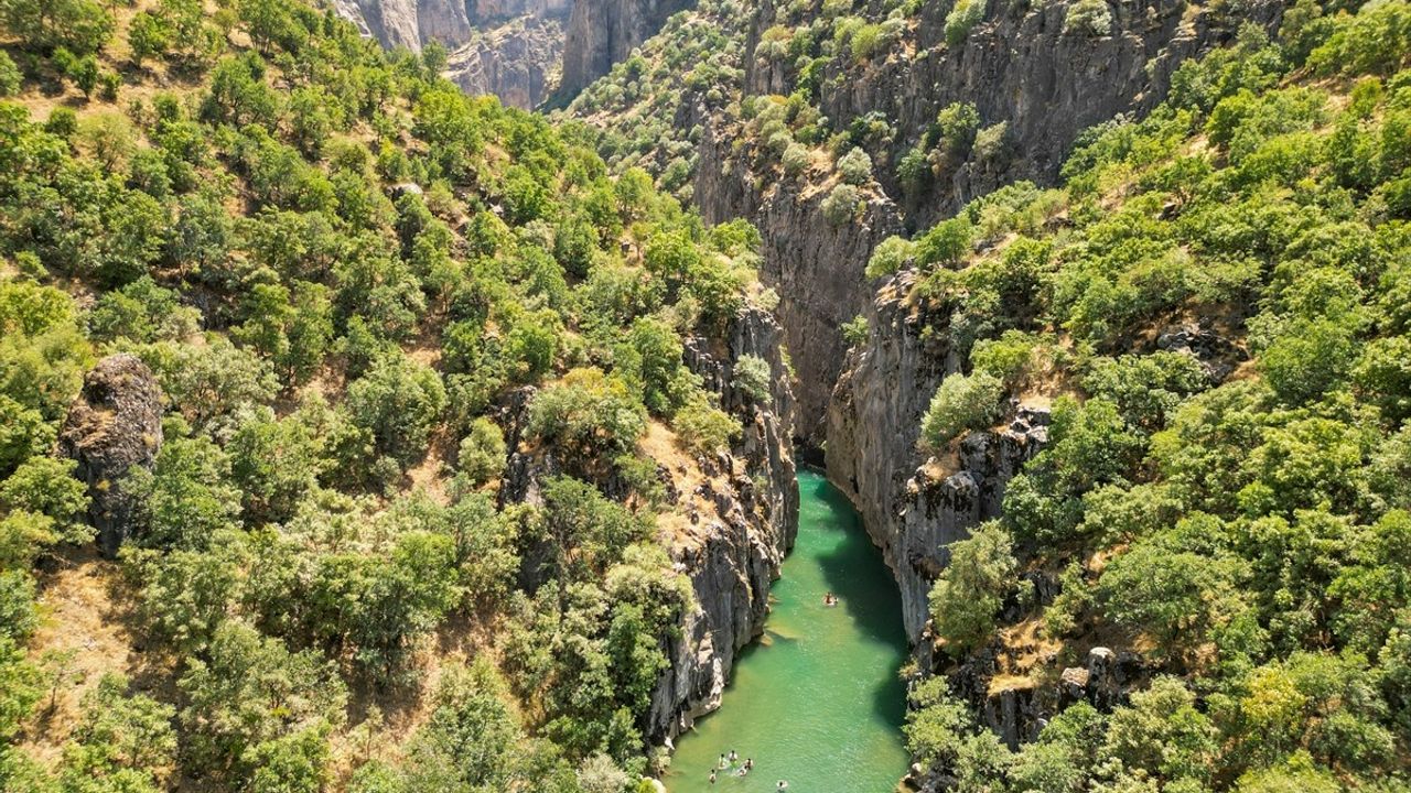 Masiro Kanyonu: Sıcak Yaz Günlerinin Serin Kaçış Noktası