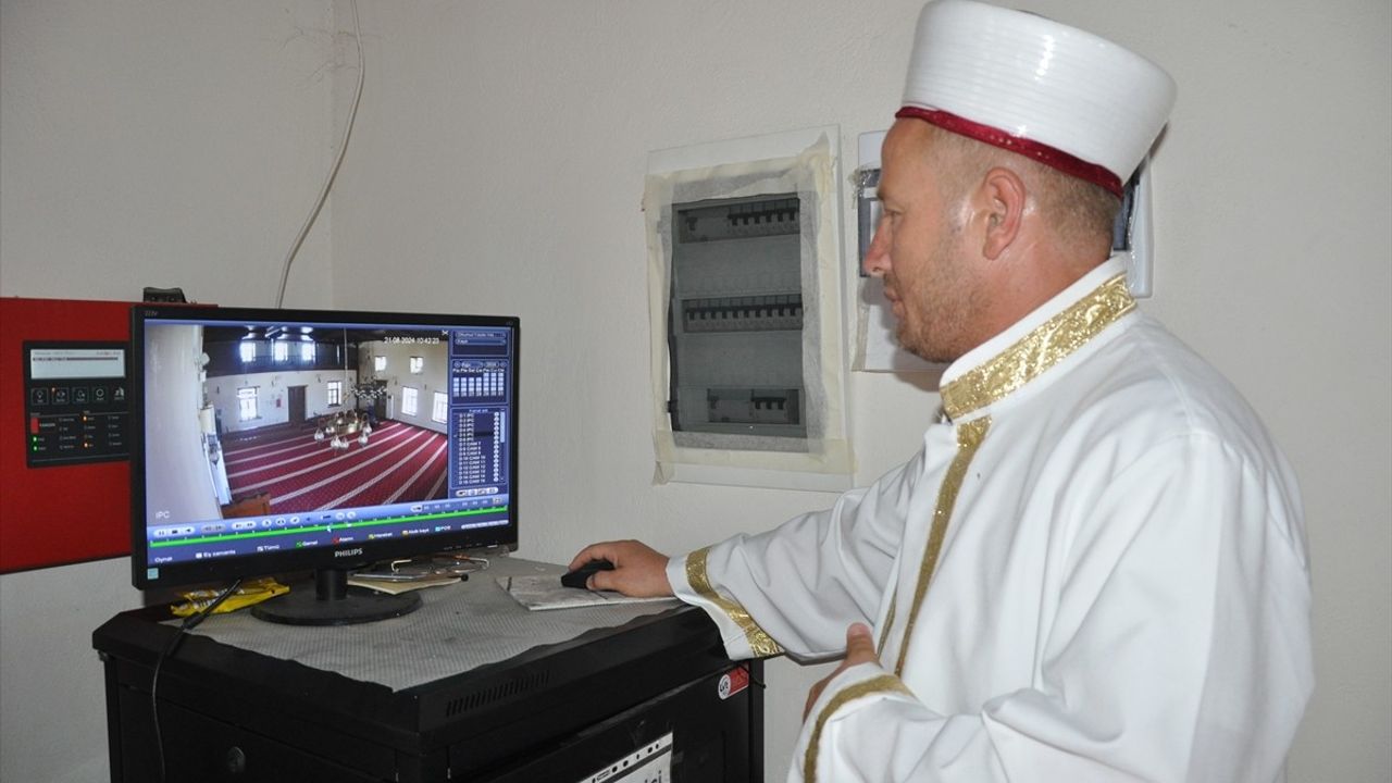 Mersin'de Cami Elektriğini Kullanan Aileden Örnek Davranış