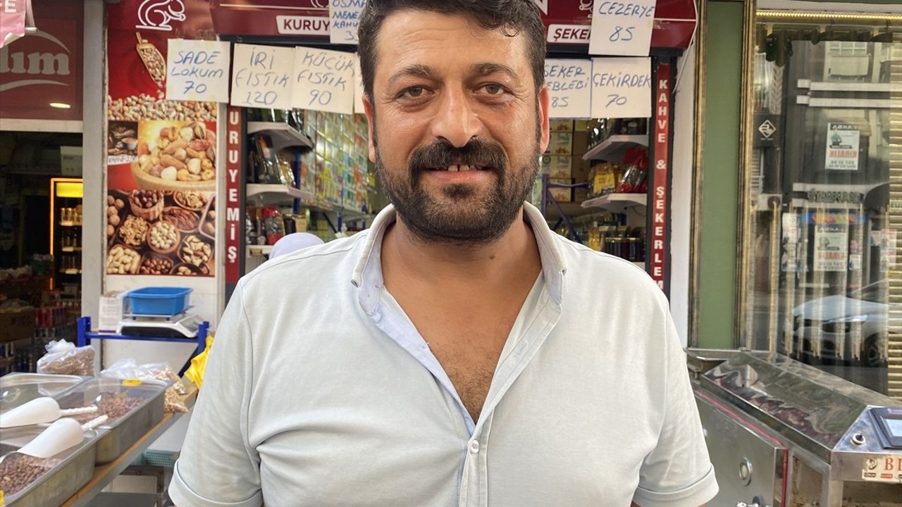 Mersin'de İlginç Olay: Kadın, Dükkanların Ürünlerini Dağıtarak Kaçtı