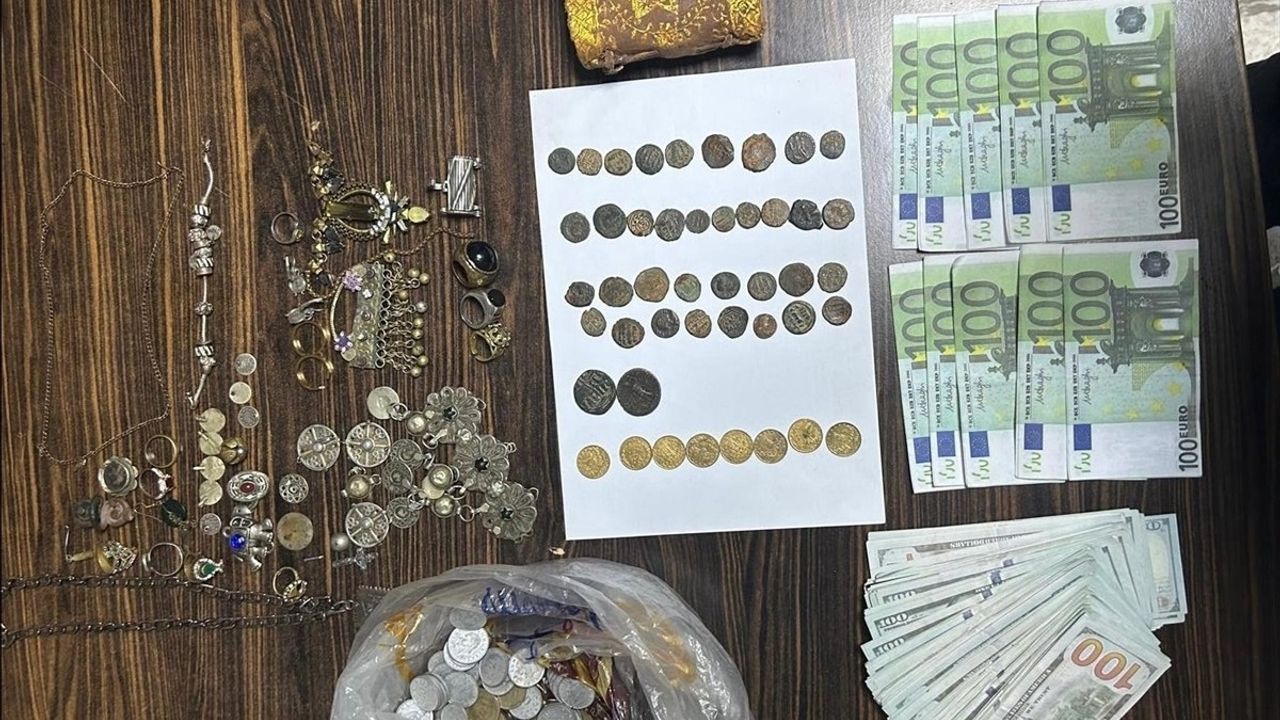 Mersin'de Tarihi Eser Operasyonu: Çok Sayıda Buluntu Ele Geçirildi