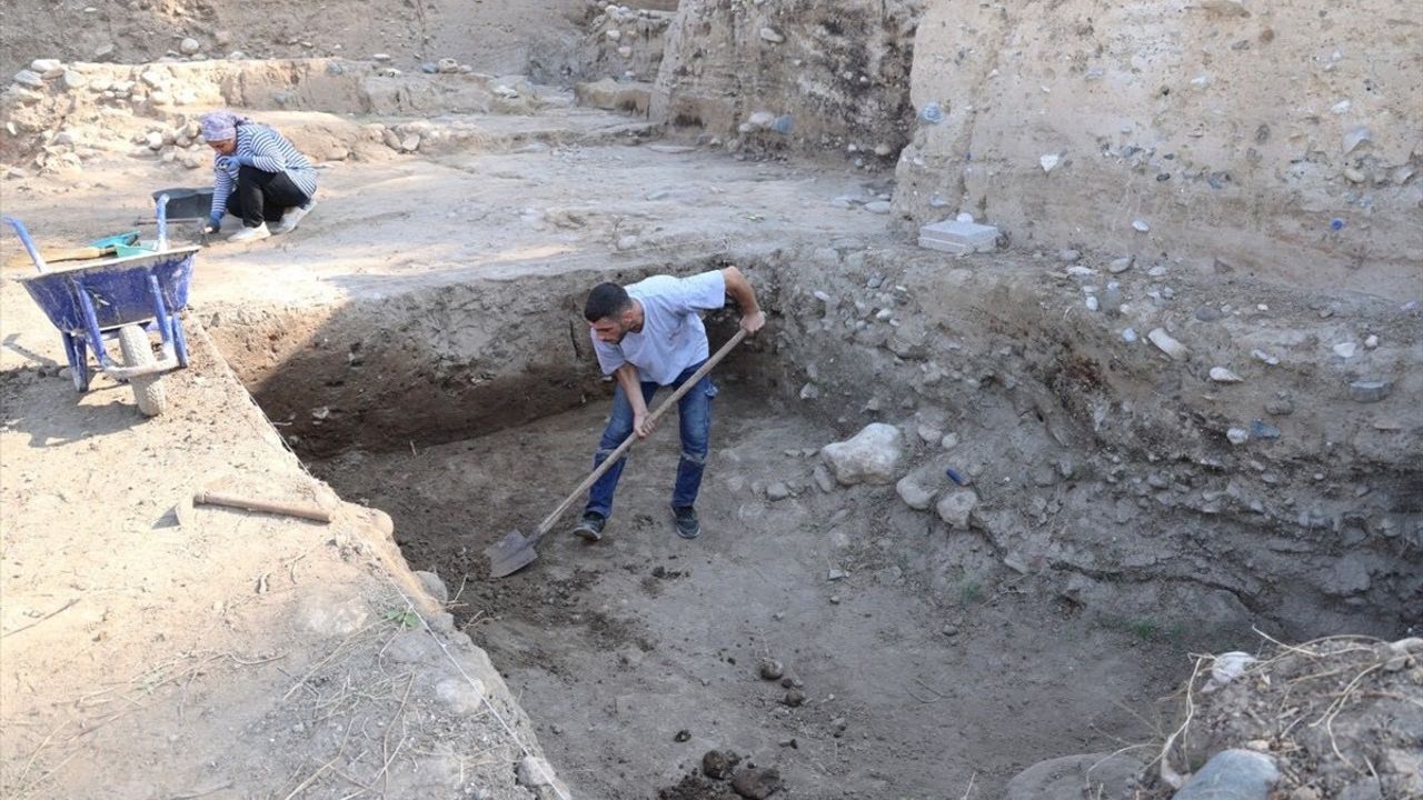 Mersin'deki 9 Bin Yıllık Yumuktepe Höyüğü'nde Kazı Çalışmaları Başladı