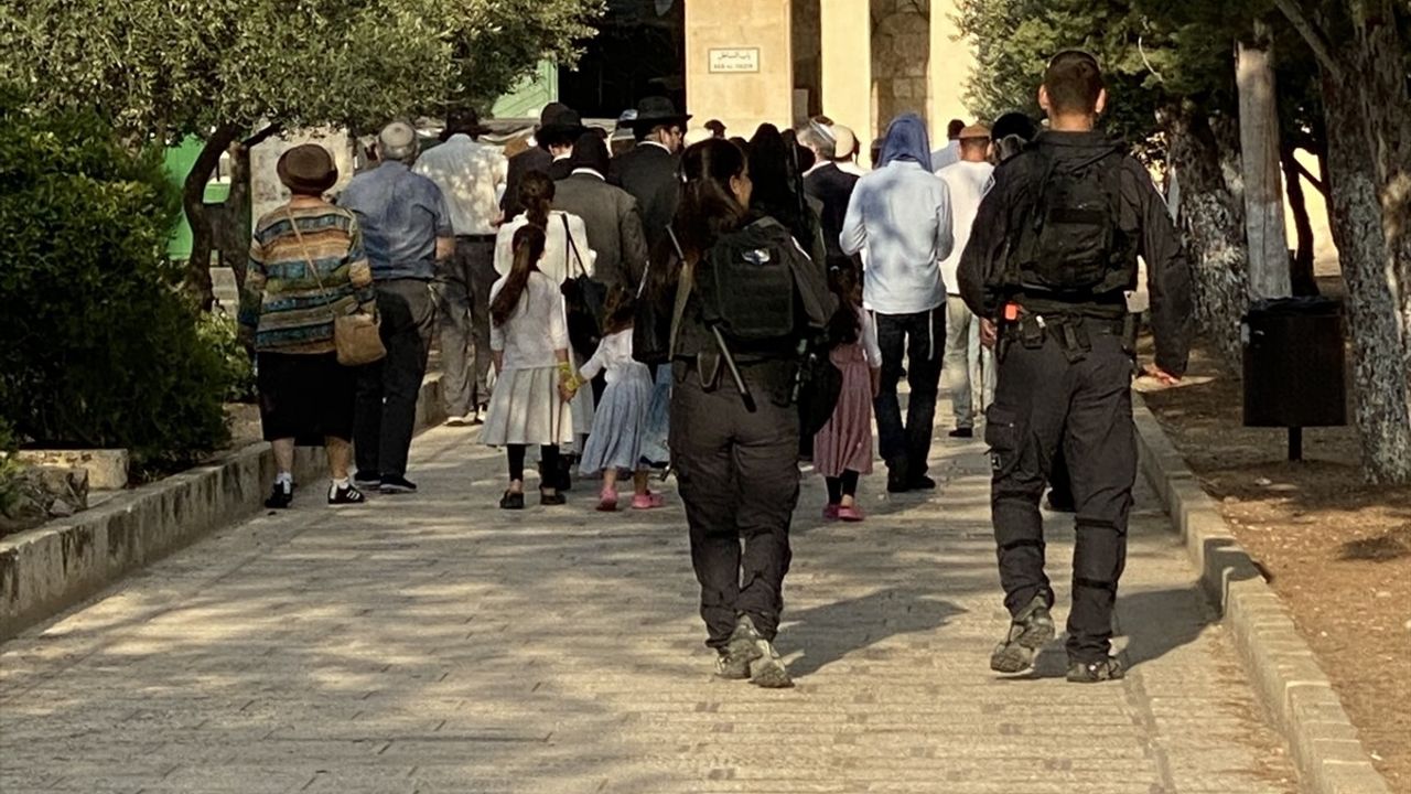 Mescid-i Aksa’da Artan Gerginlik: Fanatik Grubun İstilası