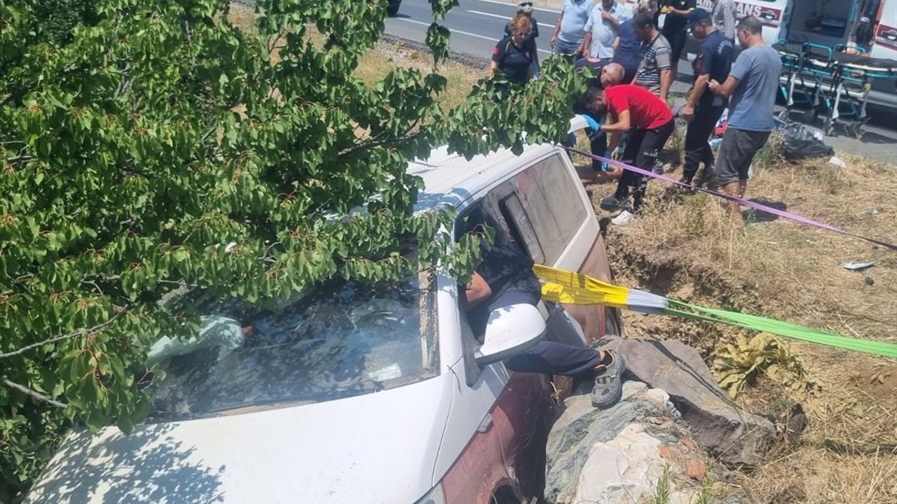 Muğla'da Minibüs Devrildi, 7 Kişi Yaralandı