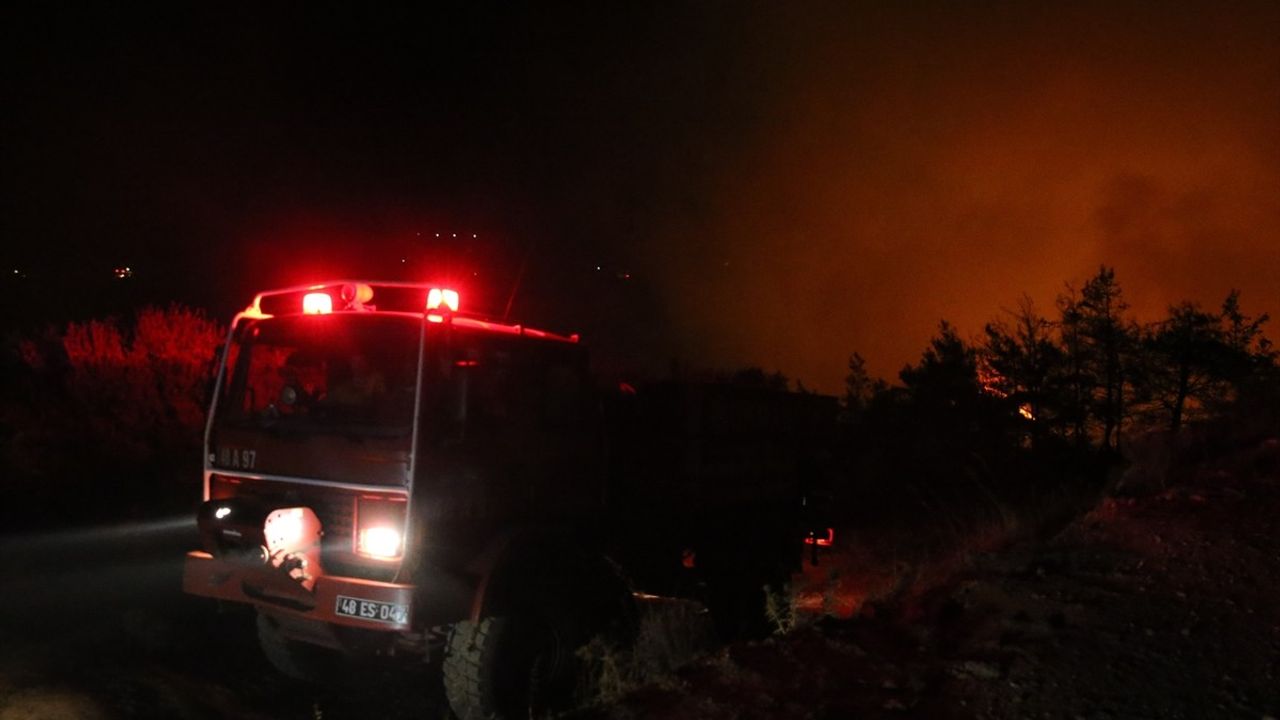 Muğla'nın Milas İlçesinde Orman Yangınına Müdahale Devam Ediyor