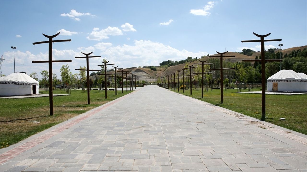 Muş ve Bitlis'te Malazgirt Zaferi'nin 953. Yılı Kutlamaları