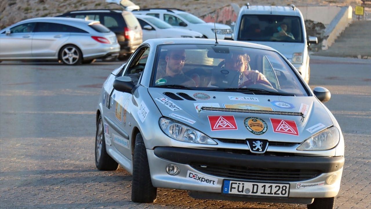 Nemrut Dağı'nda Doğu-Batı Dostluk ve İpek Yolu Rallisi'nin heyecanı