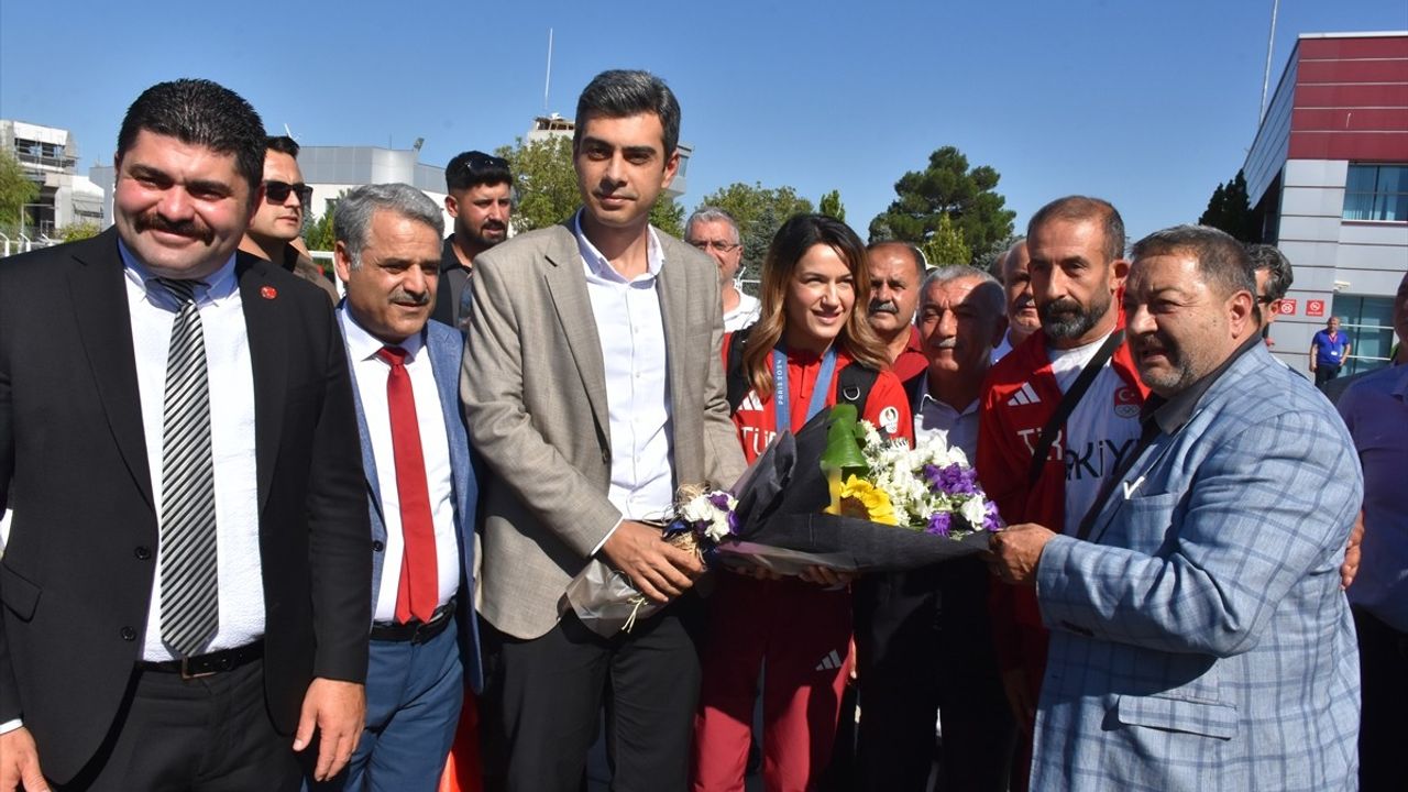 Olimpiyat İkincisi Hatice Akbaş: 'Gümüş Madalya İçin Çok Mücadele Verdik'