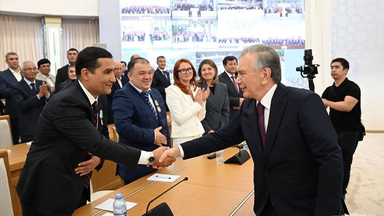 Özbekistan Cumhurbaşkanı Mirziyoyev, Karakalpakistan'daki Yatırımları İnceledi