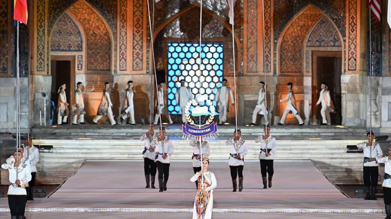 Özbekistan'da 13. Uluslararası Şark Teraneleri Müzik Festivali Açıldı