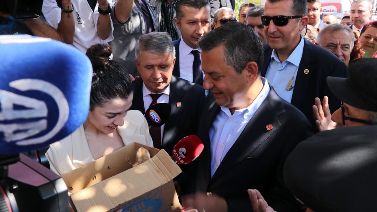 Özgür Özel Burdur'da CHP'nin Varlığını Vurguladı