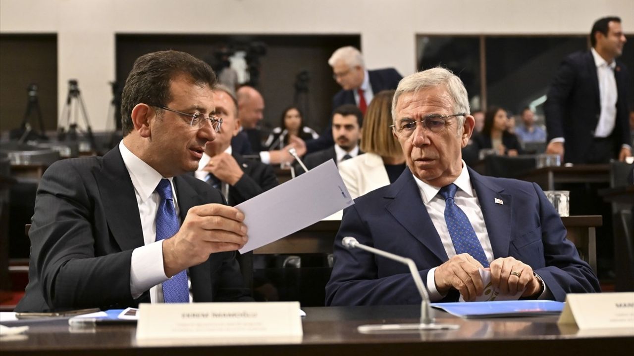 Özgür Özel'den Filistin Vurgusu ve CHP'li Belediyelere Çağrı