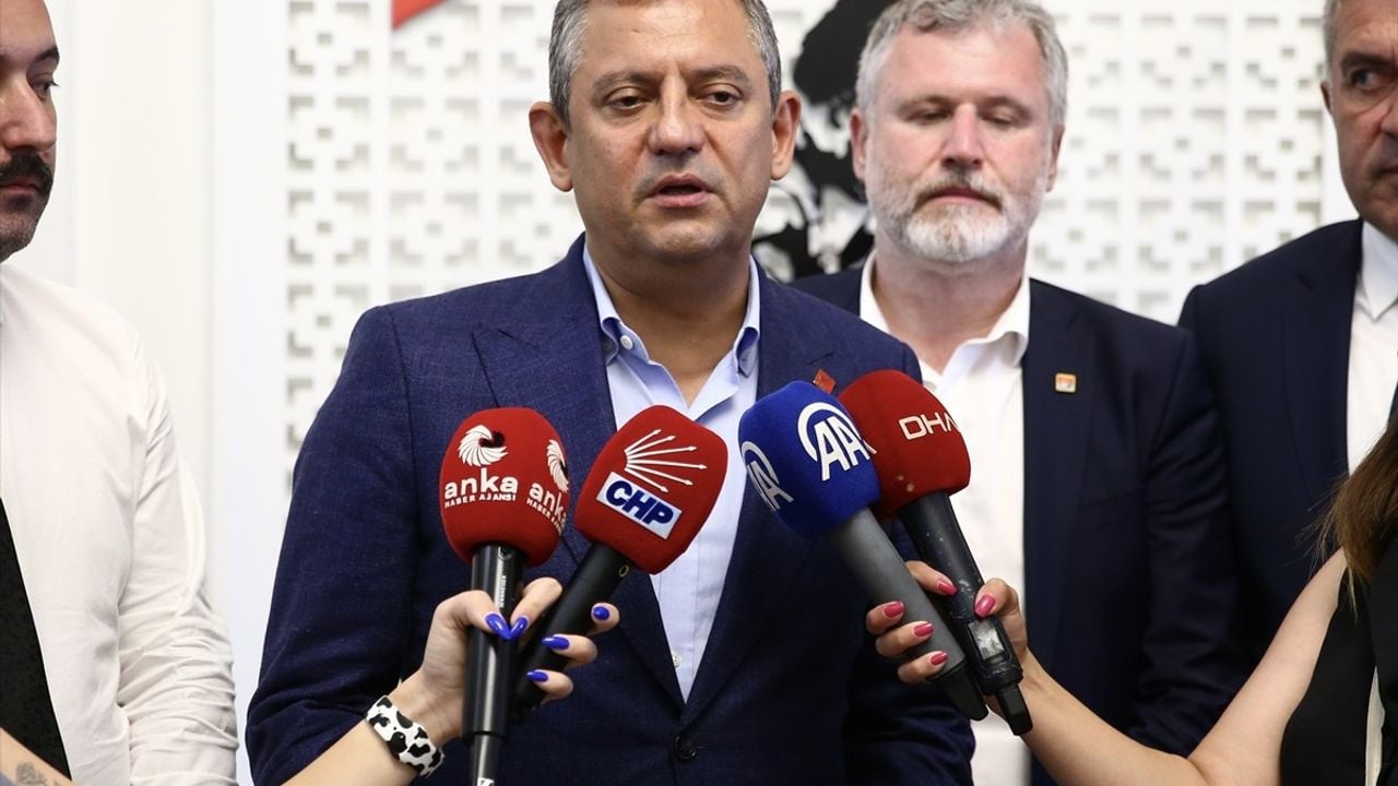 Özgür Özel Giresun'da Konuştu: İnternet Erişimi Yasaklarına Son Verilecek