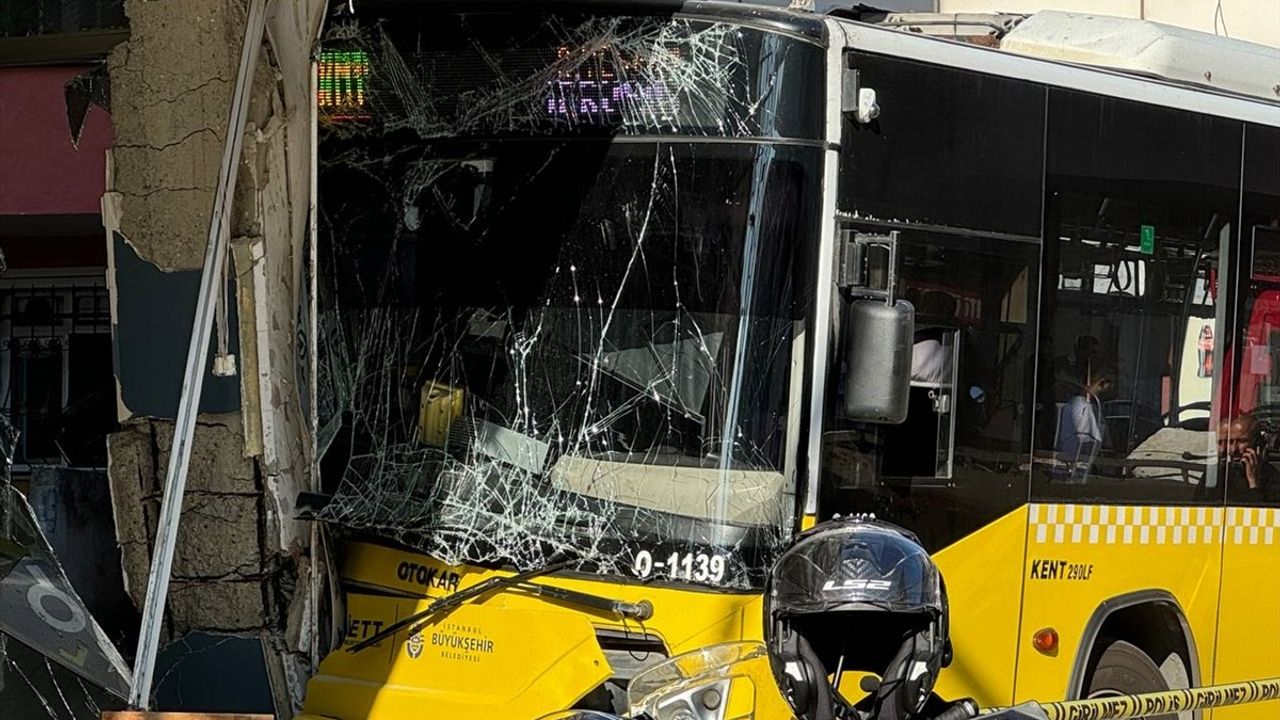 Pendik'te İETT Otobüsü Binaya Çarptı: 6 Yaralı